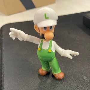 Luigi white hat Super Mario Bros figurine plastic Green and White